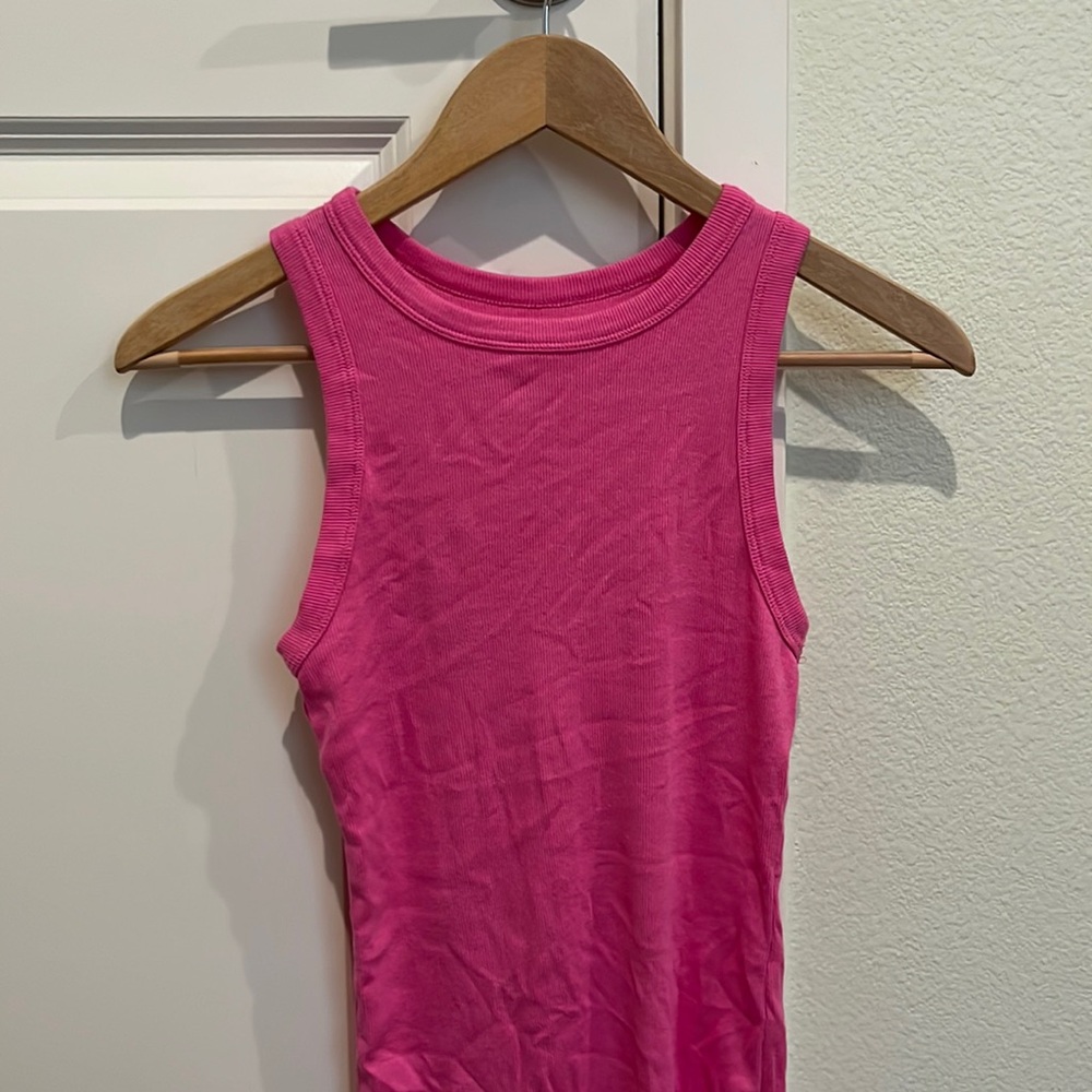 pink tank top